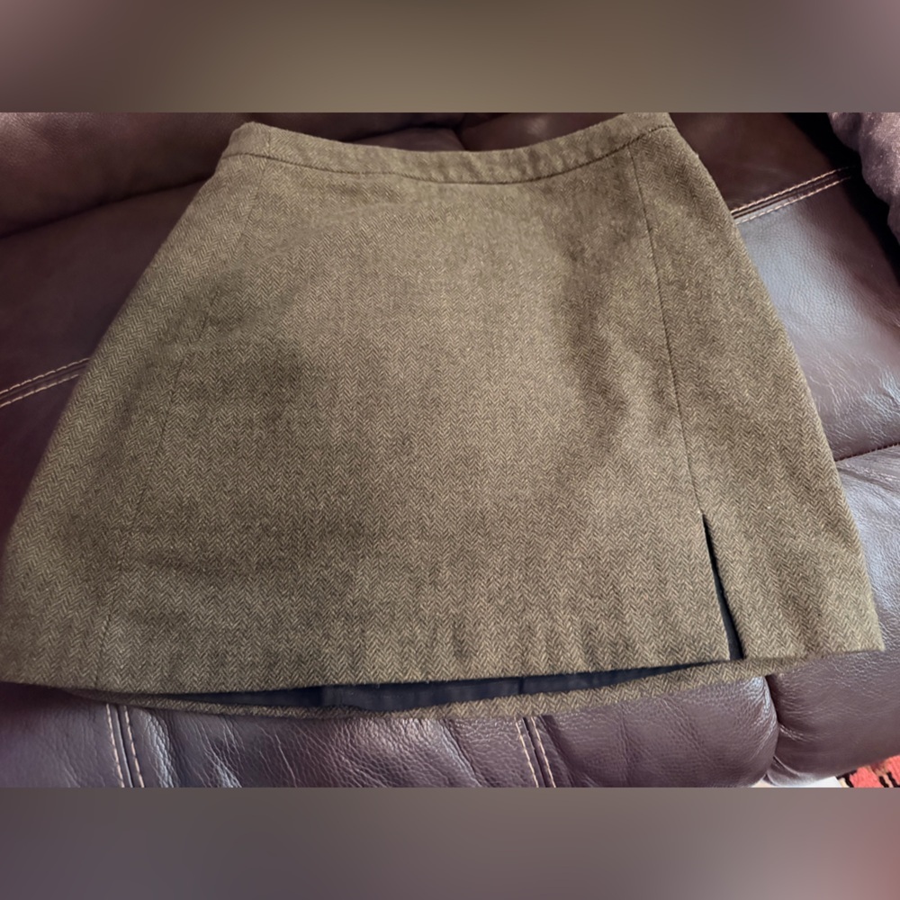 Banana Republic factory | euc size 8 | green herringbone mini skirt